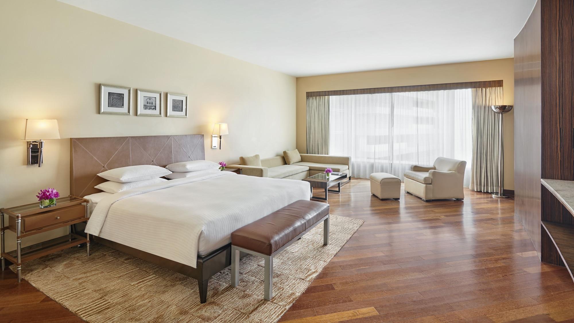 Hyatt Regency Mumbai International Airport Hotell Exteriör bild A guest room at the hotel