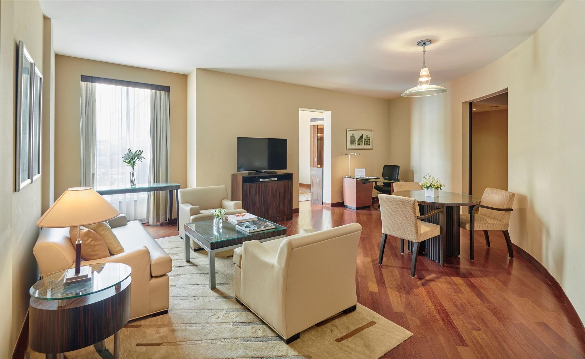 Hyatt Regency Mumbai International Airport Hotell Exteriör bild A suite at the hotel