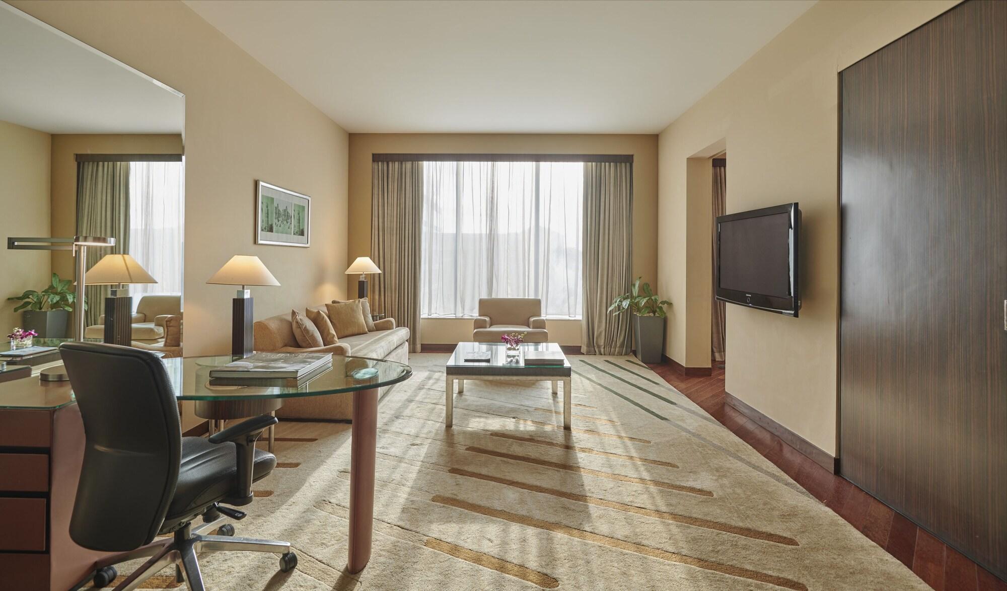 Hyatt Regency Mumbai International Airport Hotell Exteriör bild A suite at the hotel