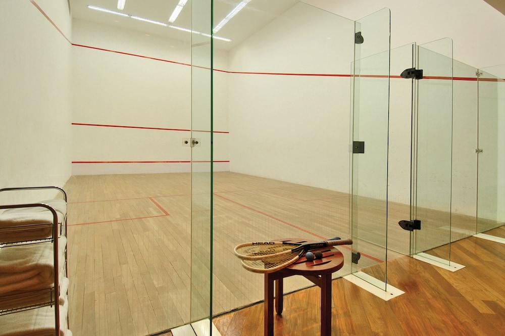 Hyatt Regency Mumbai International Airport Hotell Exteriör bild Squash court