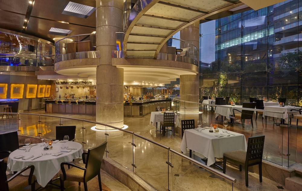 Hyatt Regency Mumbai International Airport Hotell Exteriör bild The restaurant