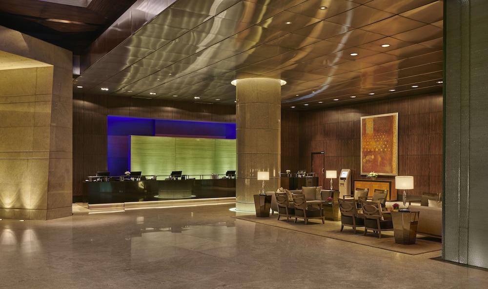Hyatt Regency Mumbai International Airport Hotell Exteriör bild The lobby of the hotel