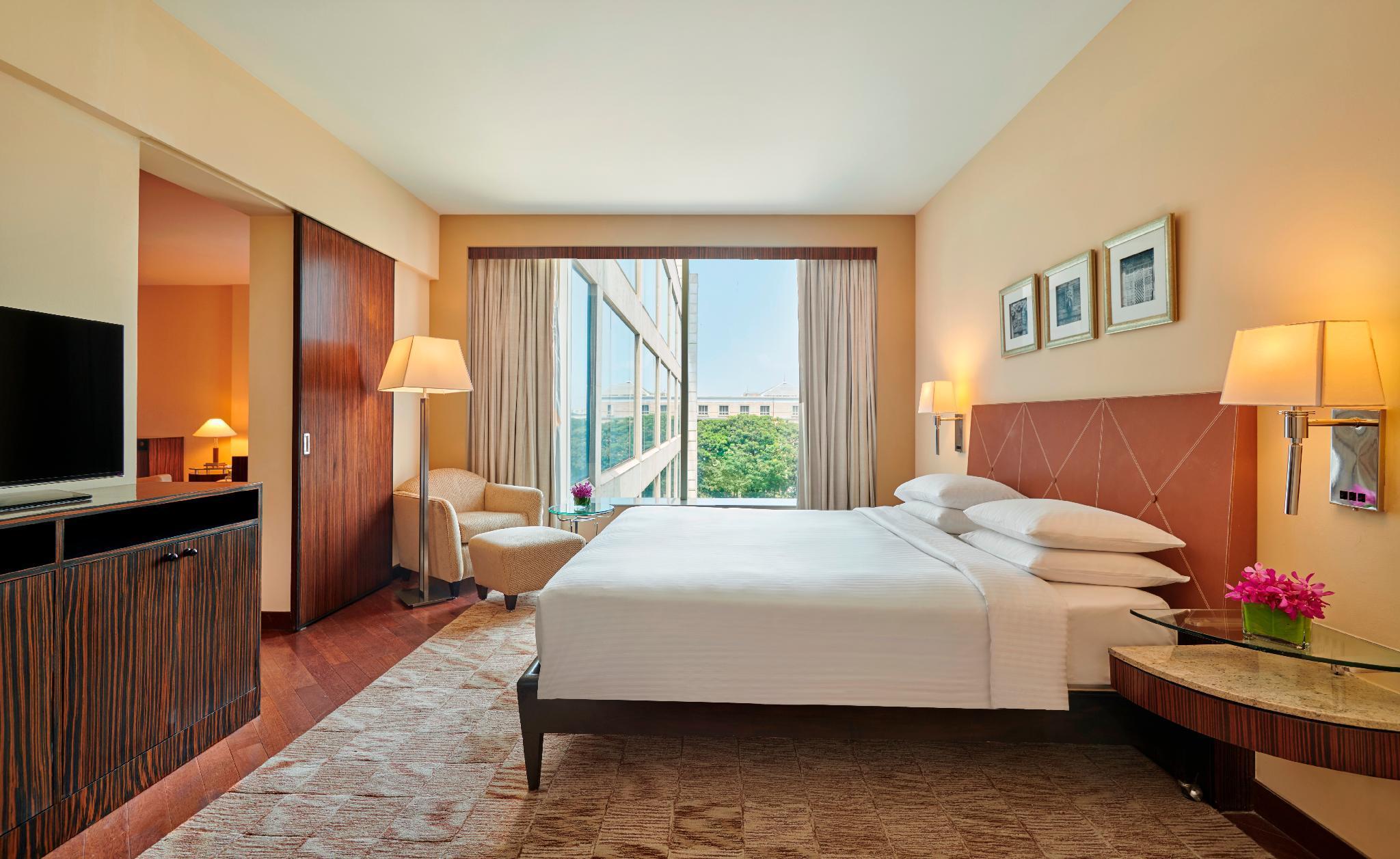 Hyatt Regency Mumbai International Airport Hotell Exteriör bild A bedroom at the hotel