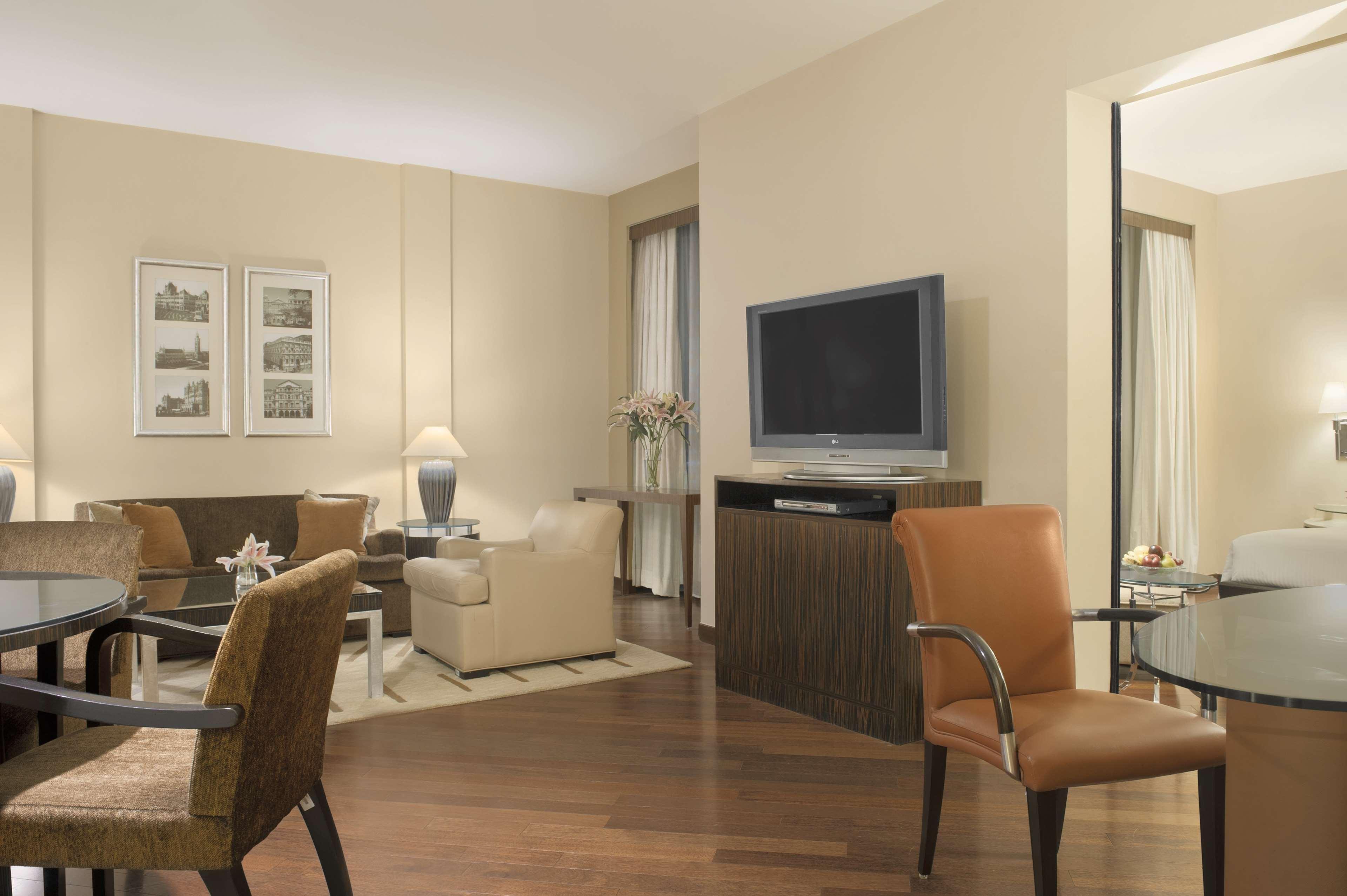 Hyatt Regency Mumbai International Airport Hotell Exteriör bild A living room in a typical apartment