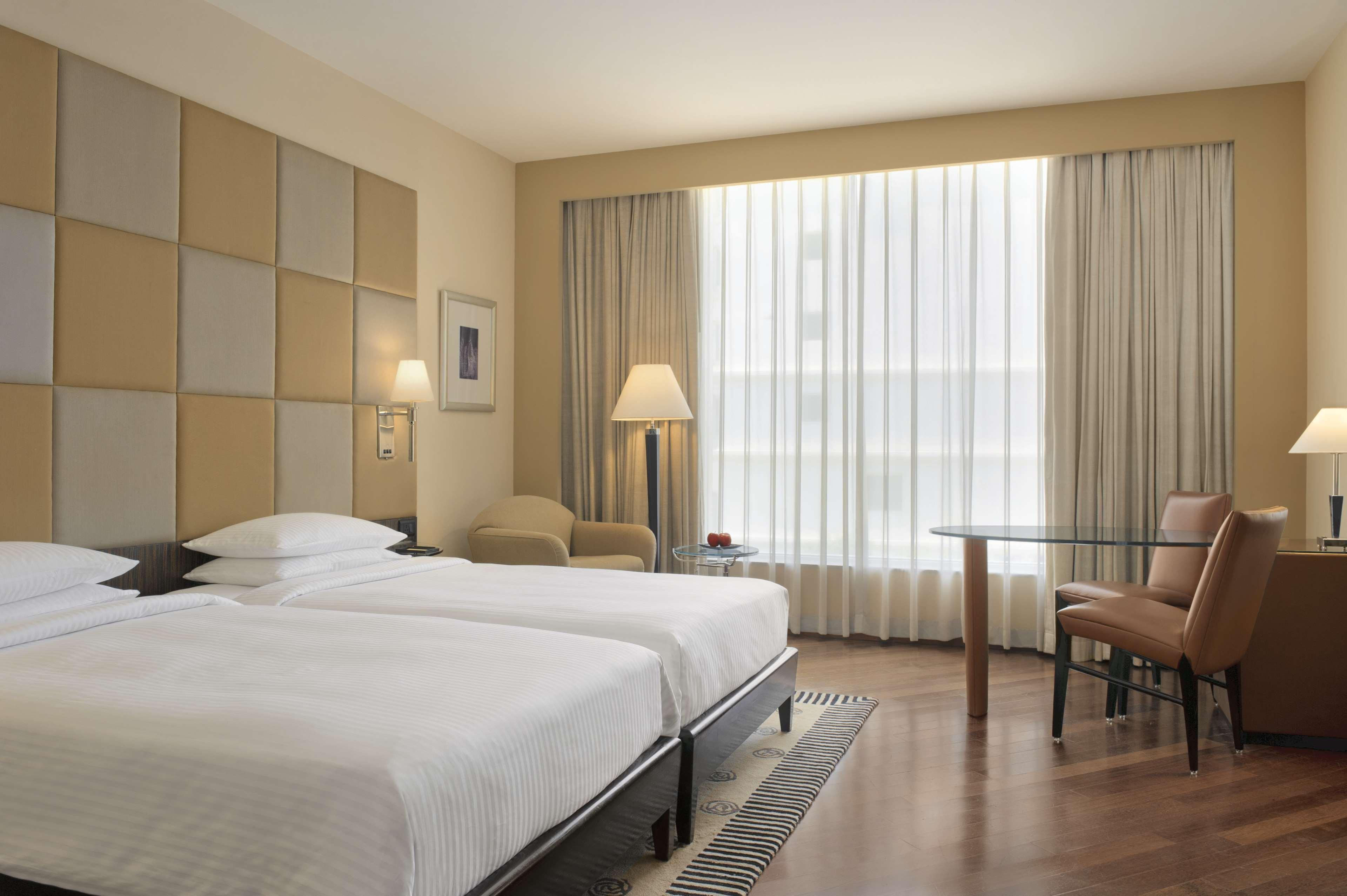 Hyatt Regency Mumbai International Airport Hotell Exteriör bild A room at the hotel