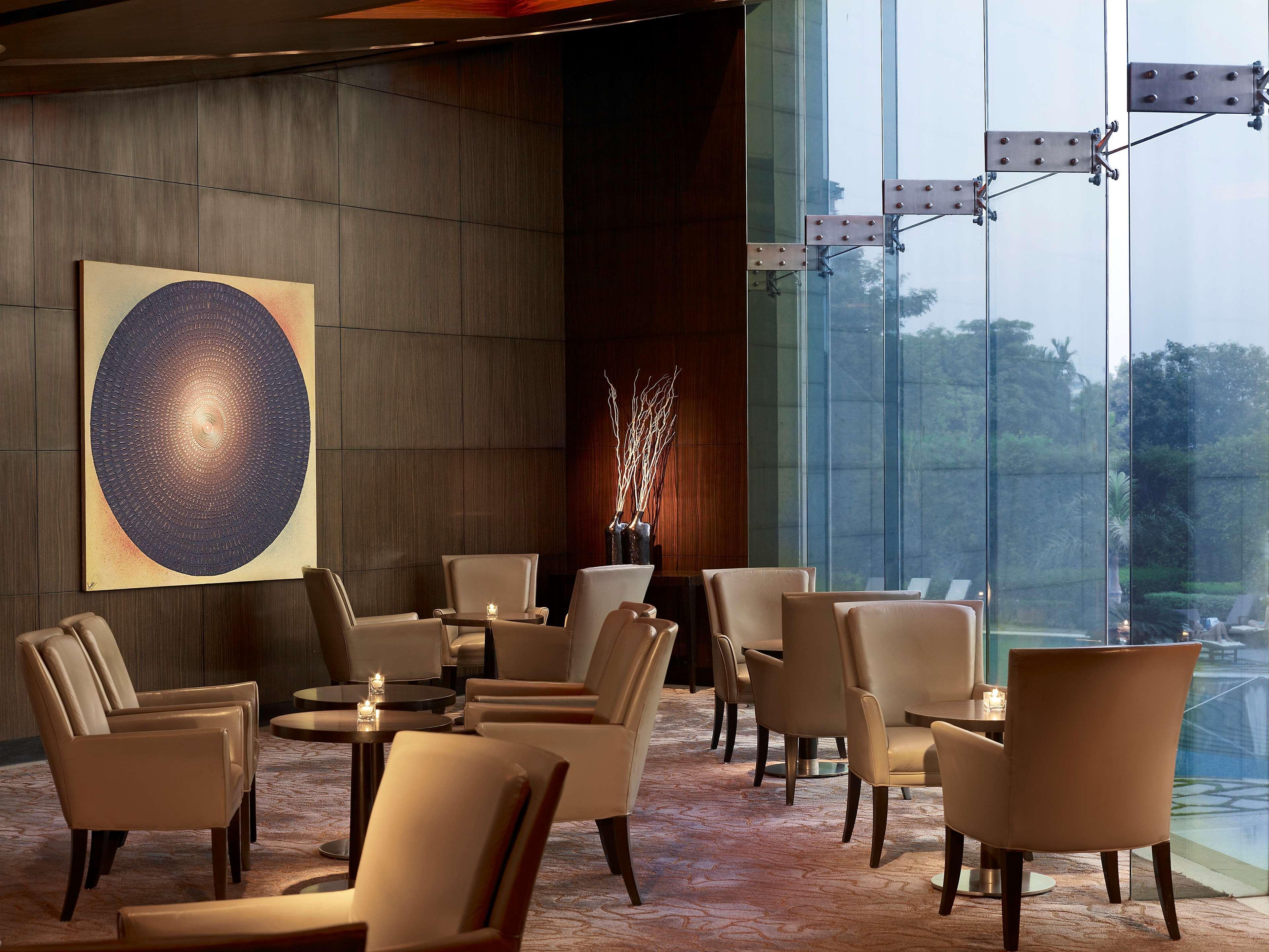 Hyatt Regency Mumbai International Airport Hotell Exteriör bild The Club Lounge at the Westin Mumbai