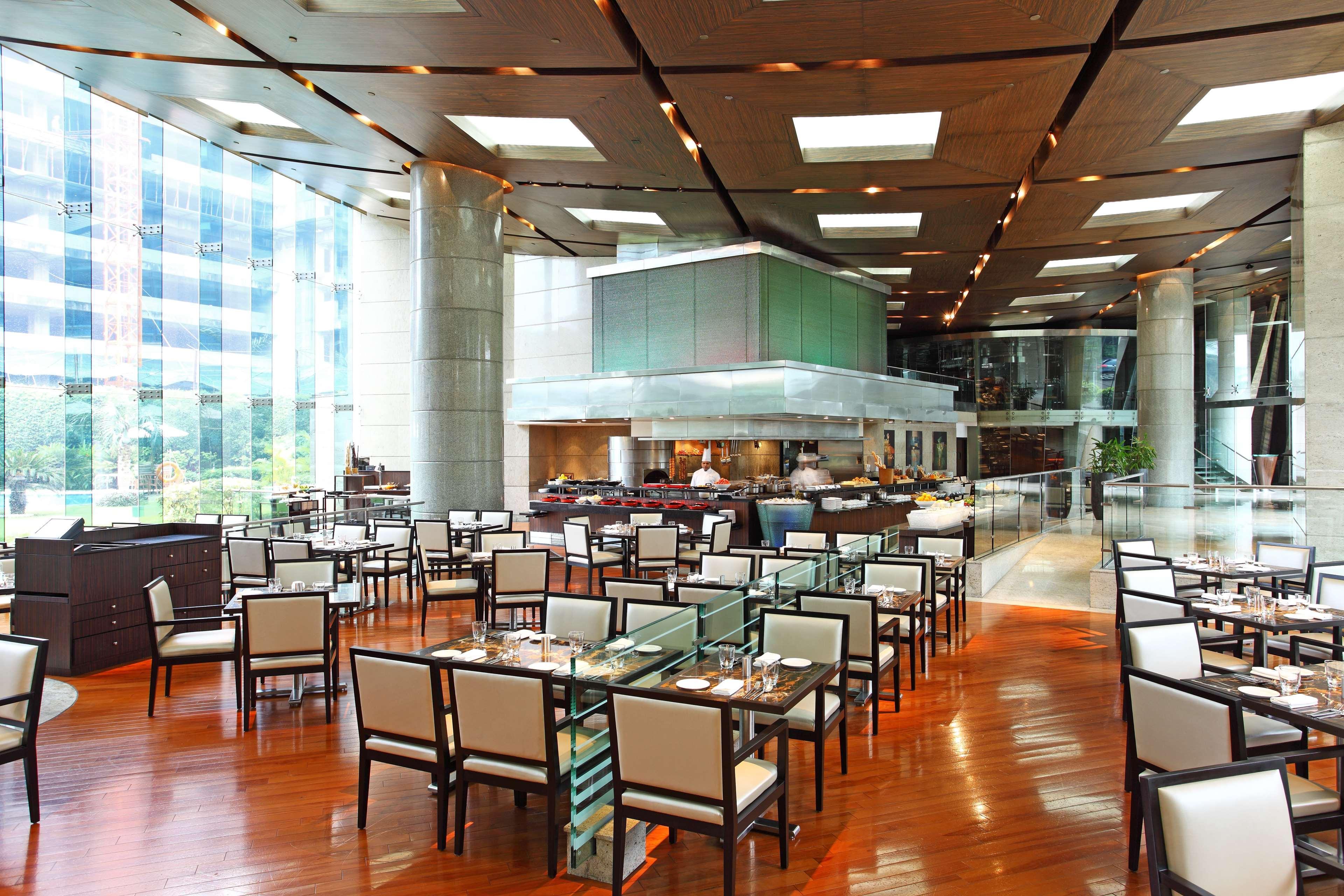 Hyatt Regency Mumbai International Airport Hotell Exteriör bild The restaurant