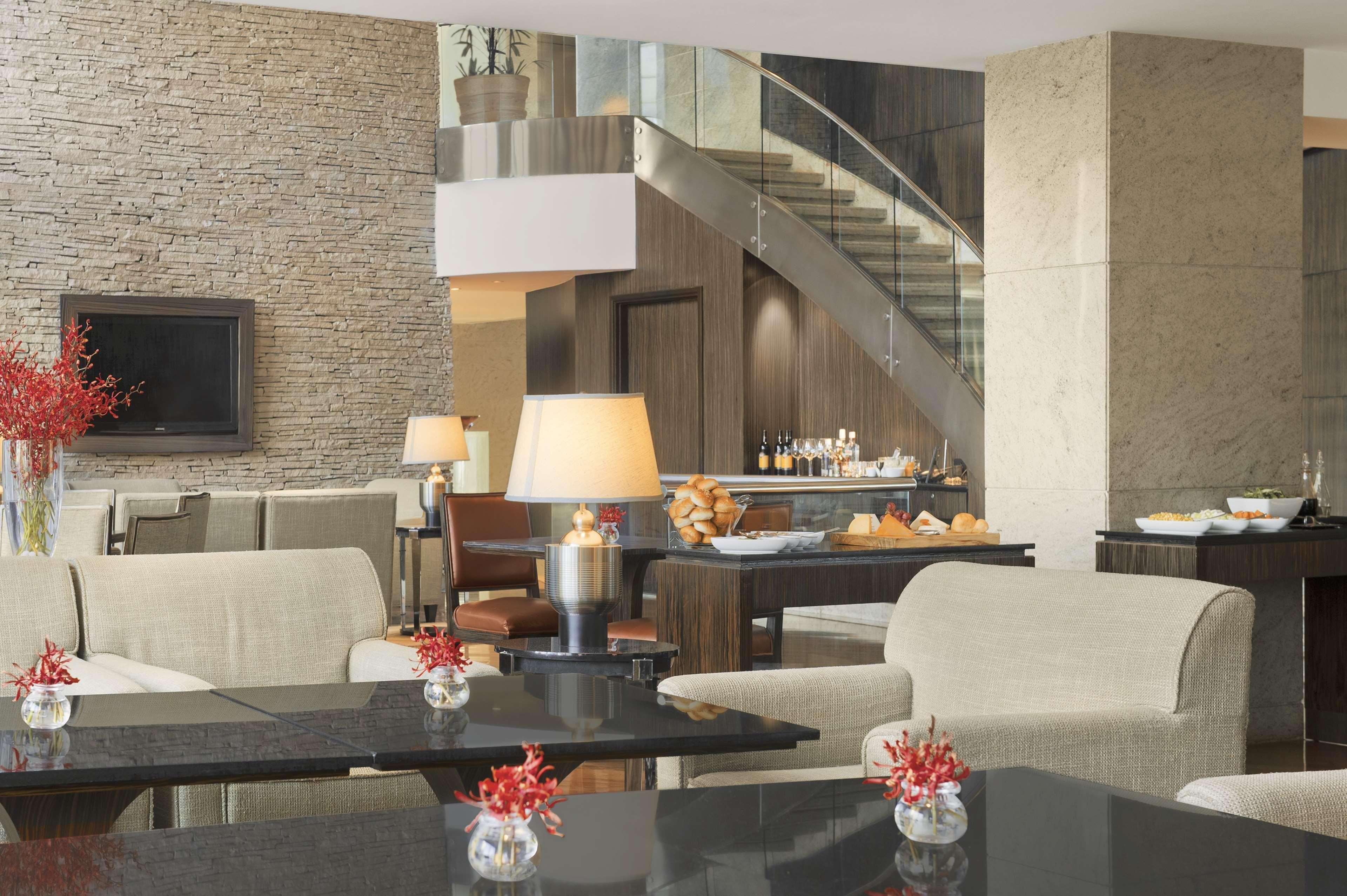 Hyatt Regency Mumbai International Airport Hotell Exteriör bild The lobby