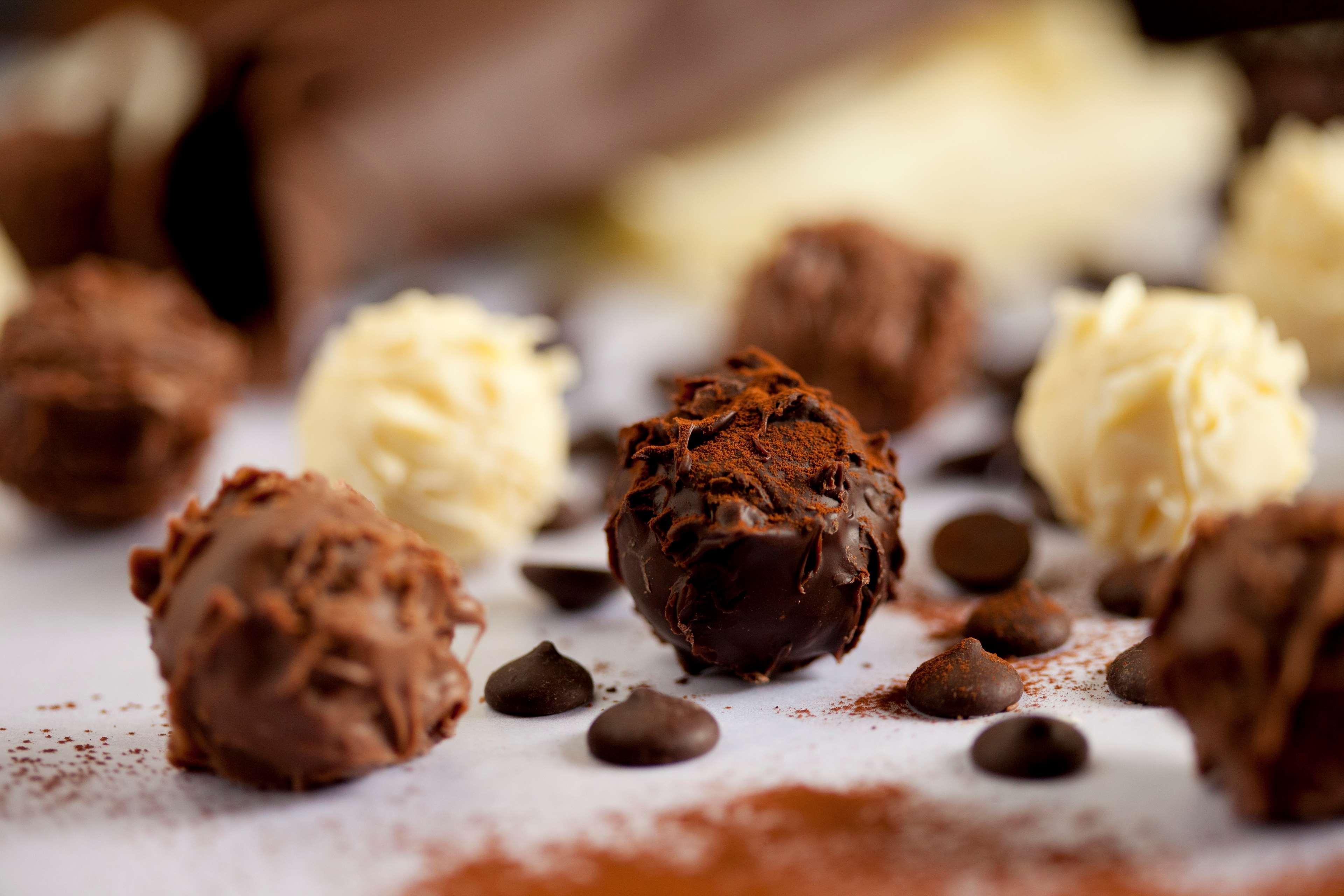 Hyatt Regency Mumbai International Airport Hotell Exteriör bild Chocolate truffles