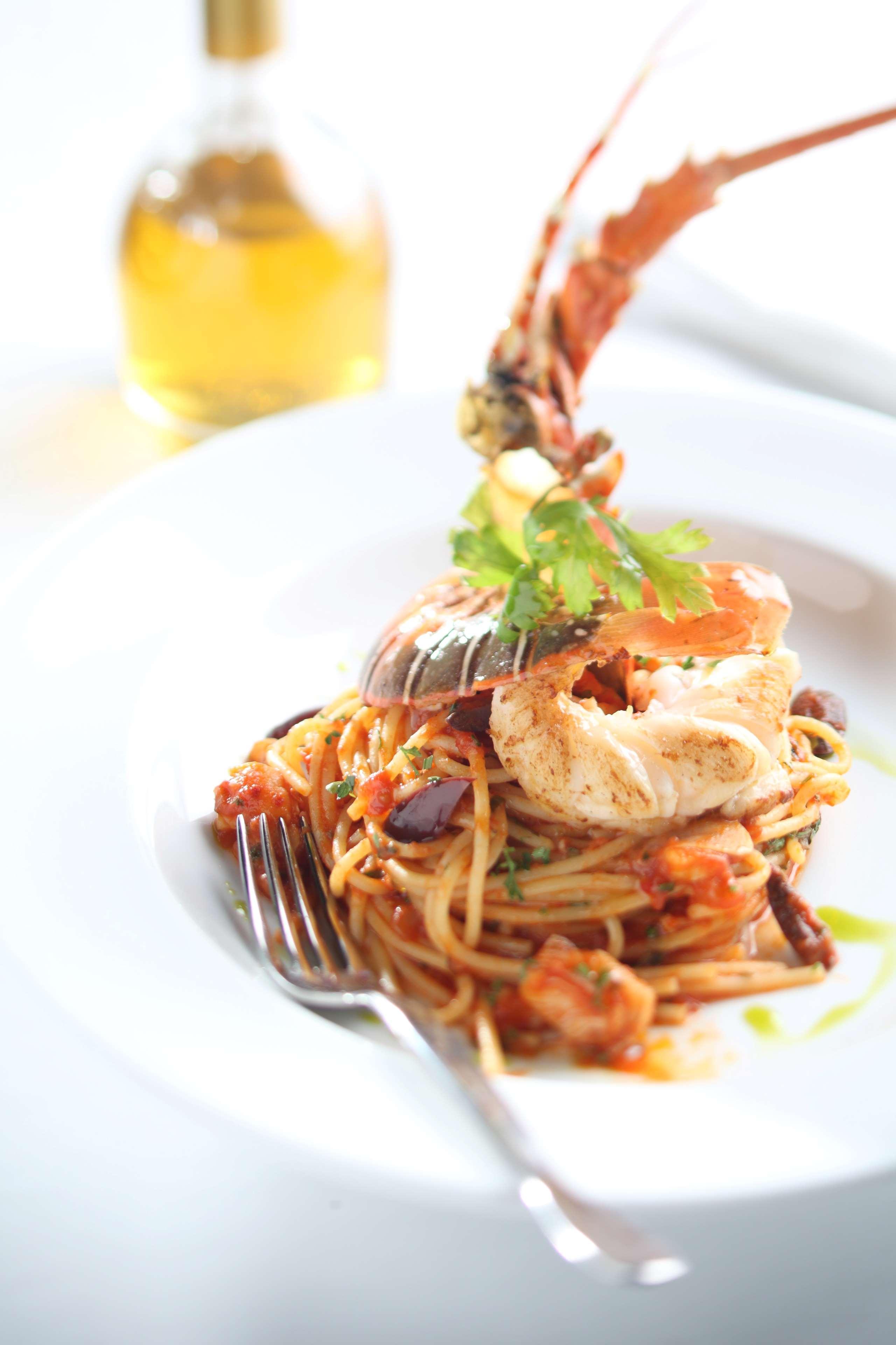 Hyatt Regency Mumbai International Airport Hotell Exteriör bild Spaghetti alla vodka