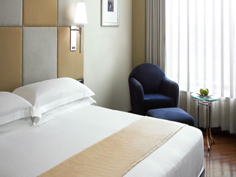 Hyatt Regency Mumbai International Airport Hotell Rum bild A room at the hotel